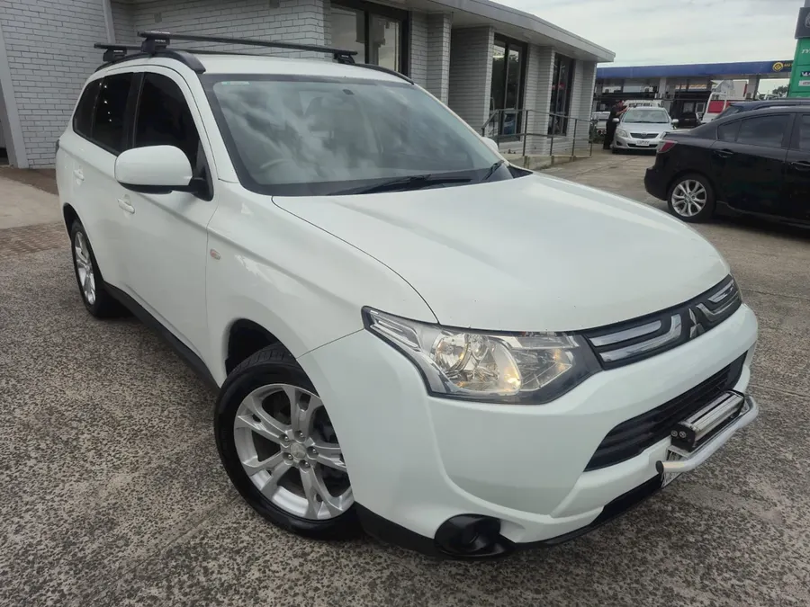 MITSUBISHI OUTLANDER